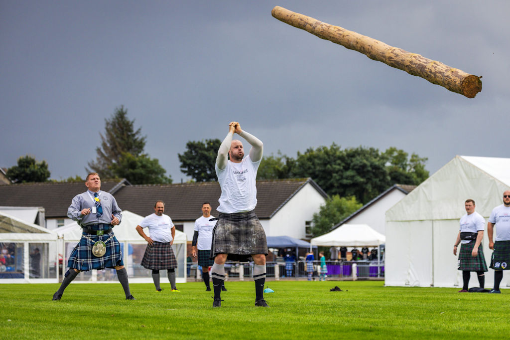 Caber tossing at Cowal Highland Gathering